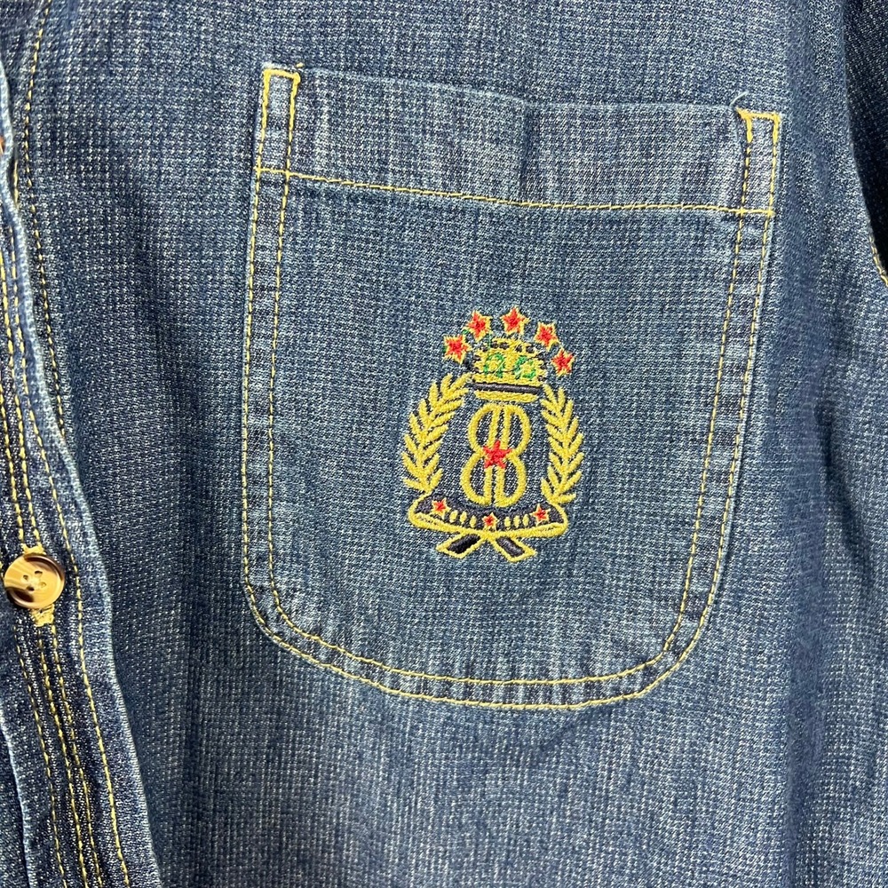 Bill Blass Women M Denim Button Down Shirt Embroidered Crest 90s Preppy Academia - Picture 3 of 8